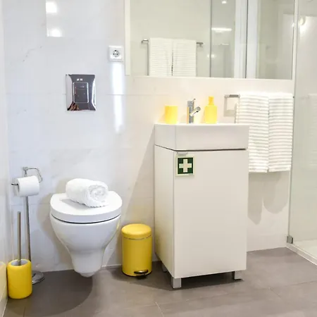 With Balcony - 9 Min-walk To Trindade * Oporto