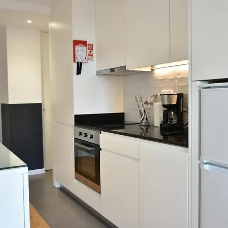 With Balcony - 9 Min-walk To Trindade