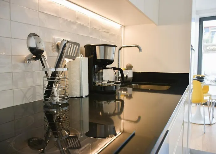 With Balcony - 9 Min-walk To Trindade * Порту