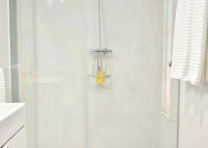 Апартаменты With Balcony - 9 Min-walk To Trindade