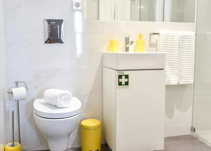 With Balcony - 9 Min-walk To Trindade * Oporto