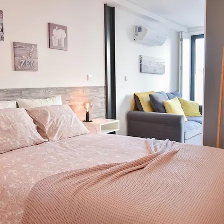 Apartment With Balcony - 9 Min-walk To Trindade *