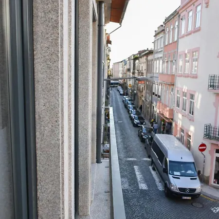 Apartment With Balcony - 9 Min-walk To Trindade