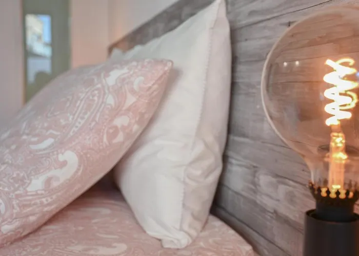 With Balcony - 9 Min-walk To Trindade Oporto